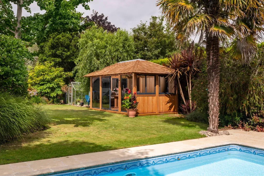 Le pool house, ou maison d'été : prolongez vos vacances au fond du jardin