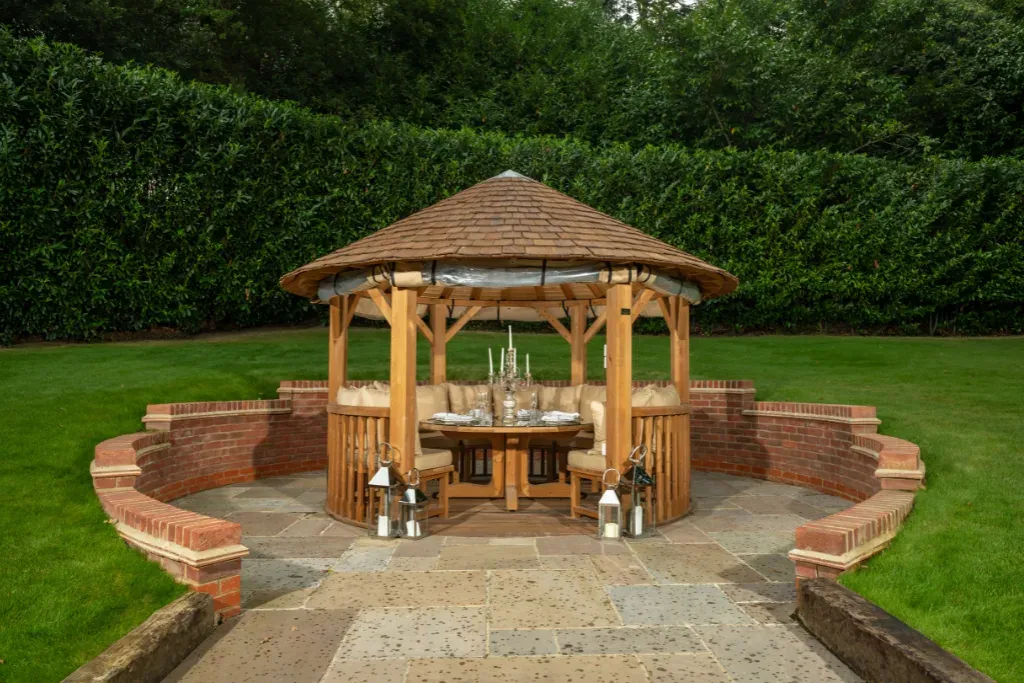 Gazebo ou Pergola : Quelles Différences et Lequel Choisir pour Votre Jardin ?